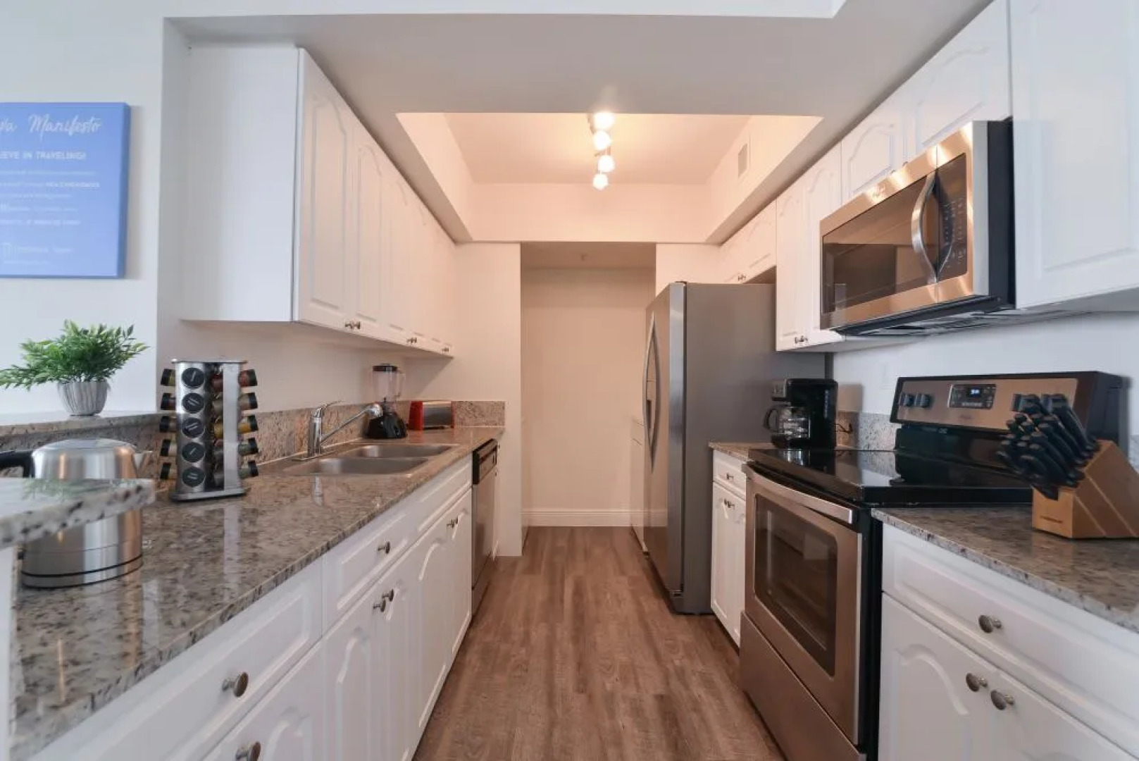 Апарт-Отель Intracoastal Yacht Club