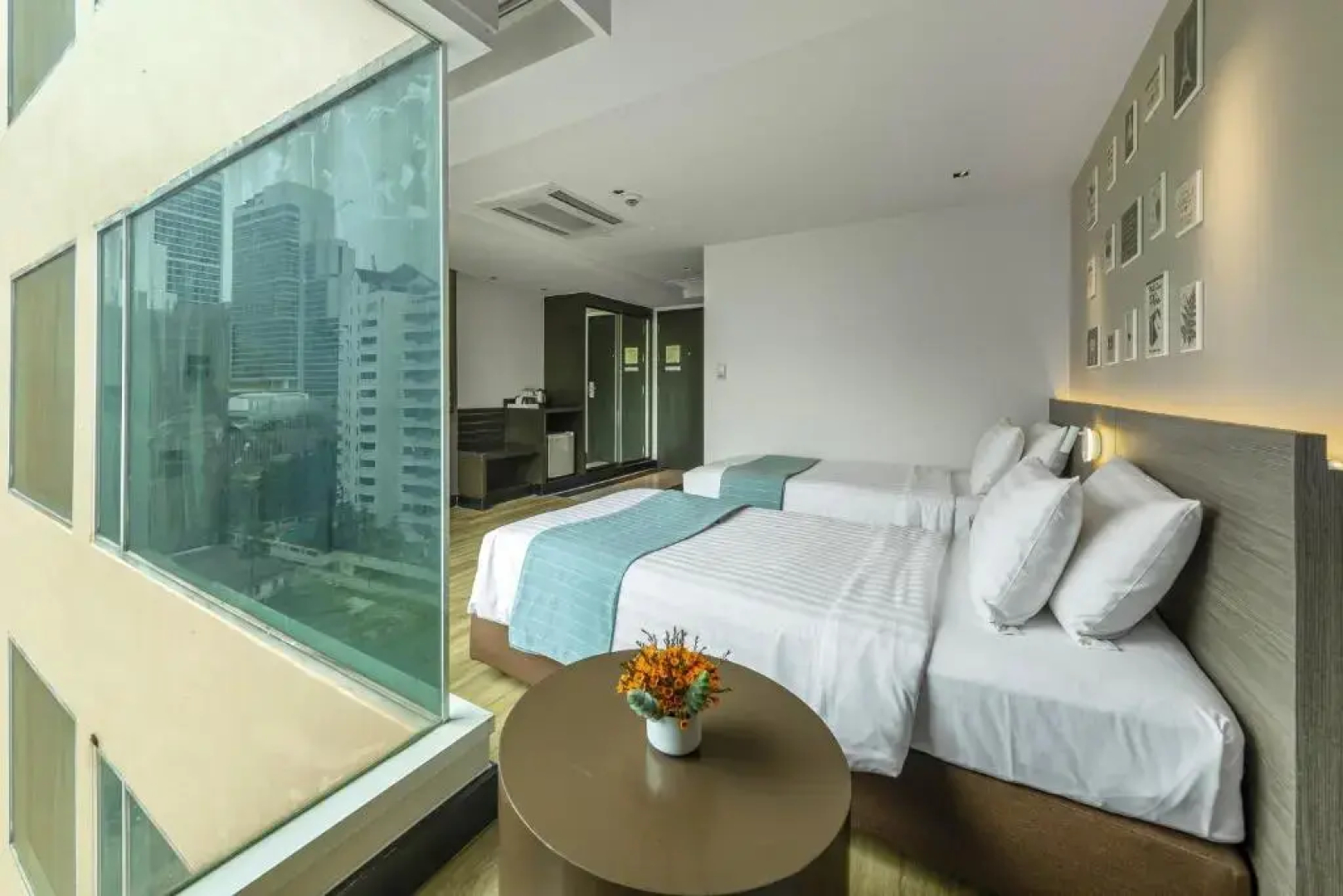 Отель Golden Tulip Mandison Suites