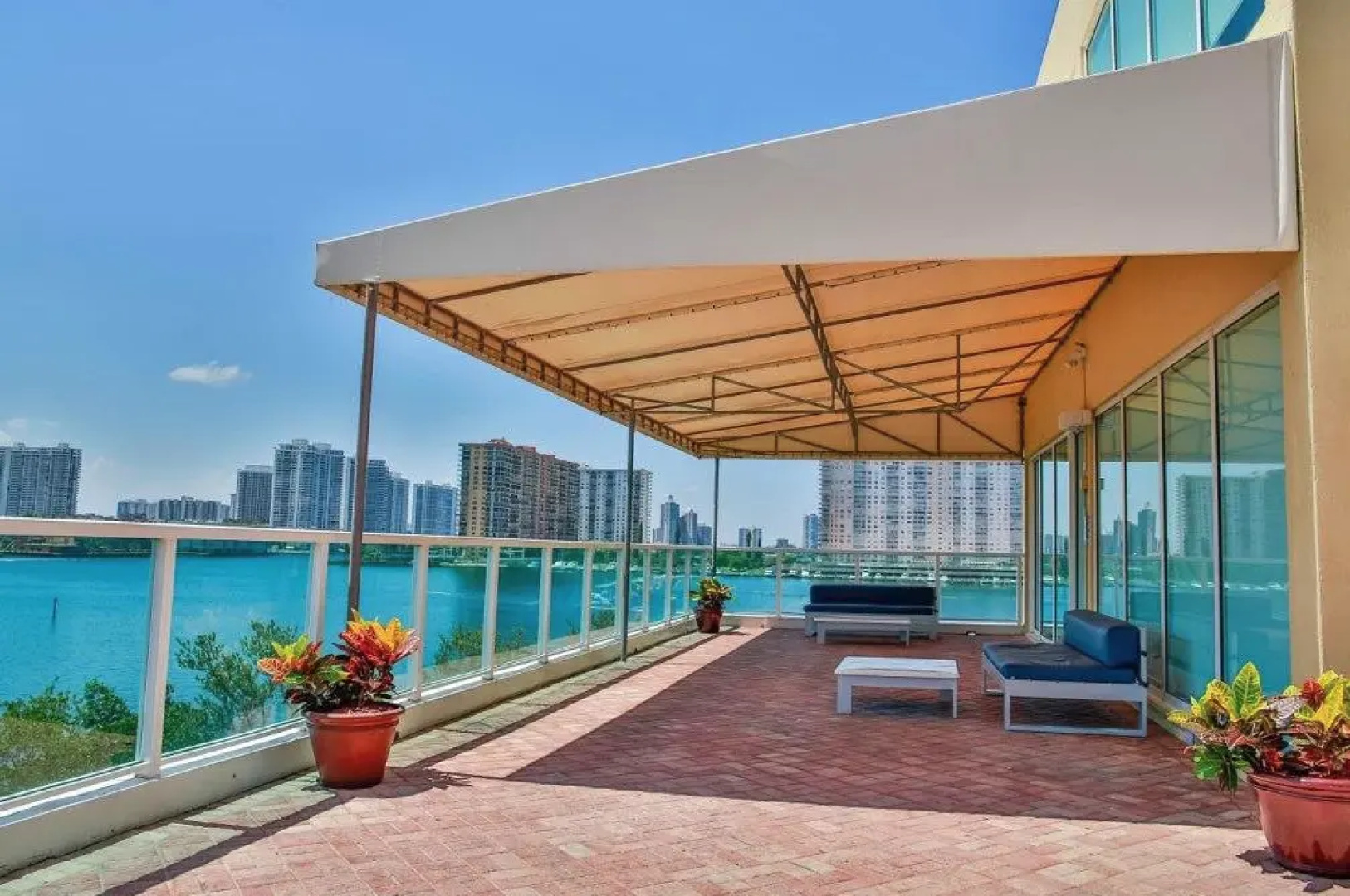 Апарт-Отель Intracoastal Yacht Club