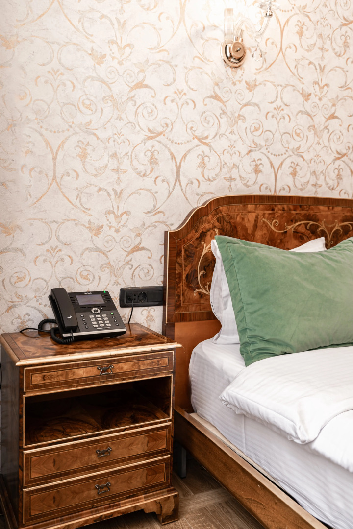 Отель West Inn Palace