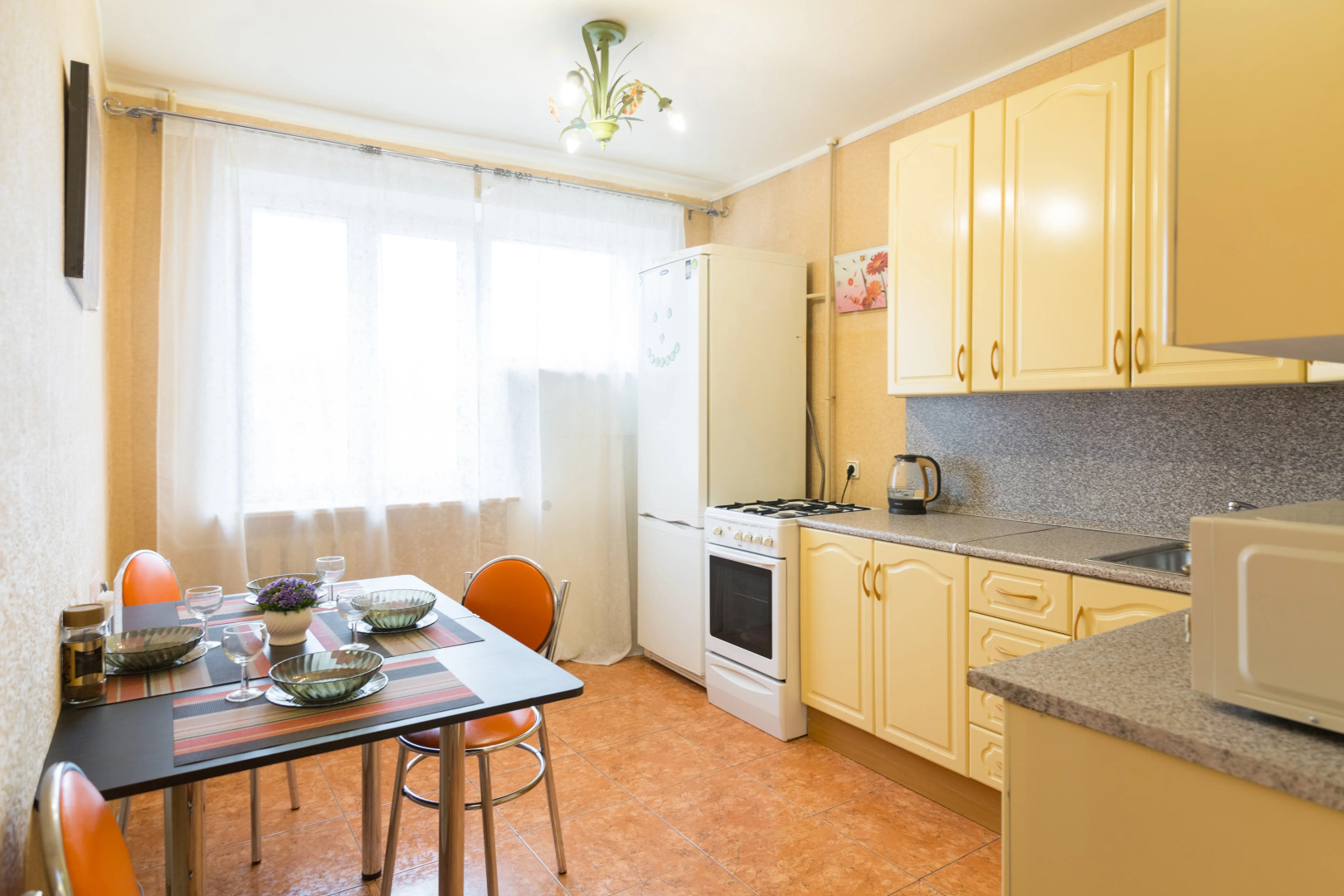 Апартаменты двухкомнатные в центре на ул.Горького 152. Сова-Дом