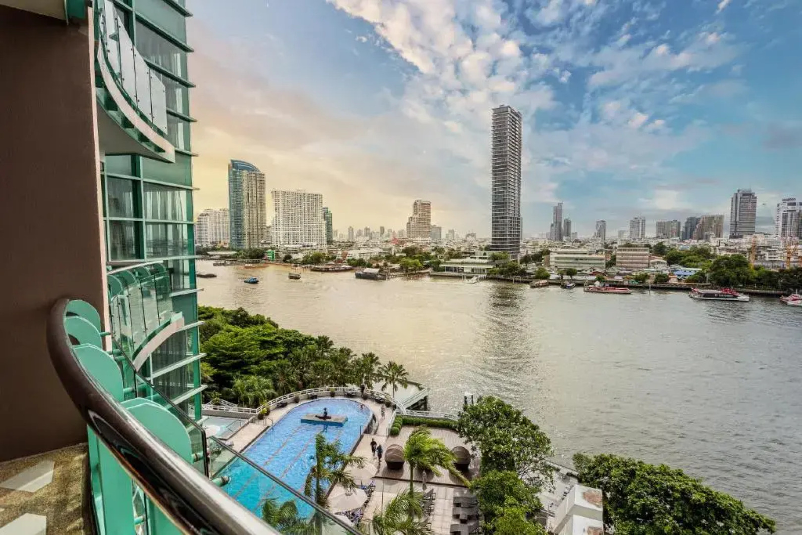 Отель Chatrium Riverside Bangkok
