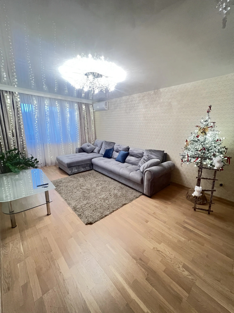 Квартира Большая 4-х комнатная квартира недалеко от центра