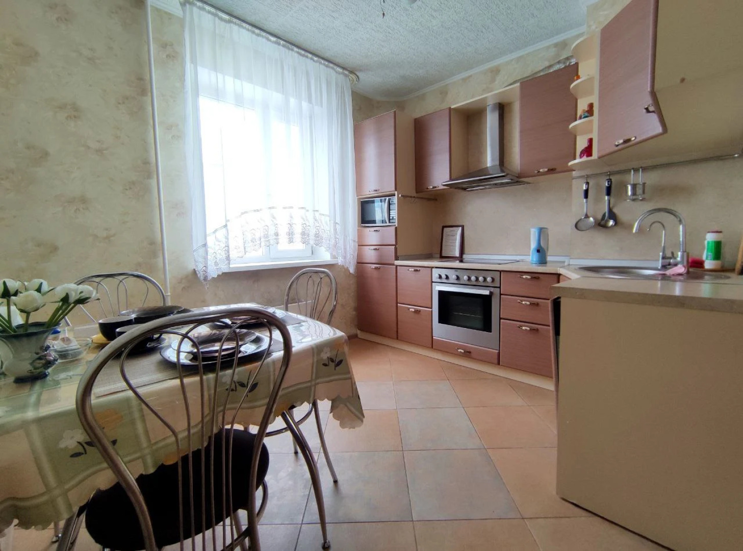 Квартира двухкомнатная рядом с торговым центром