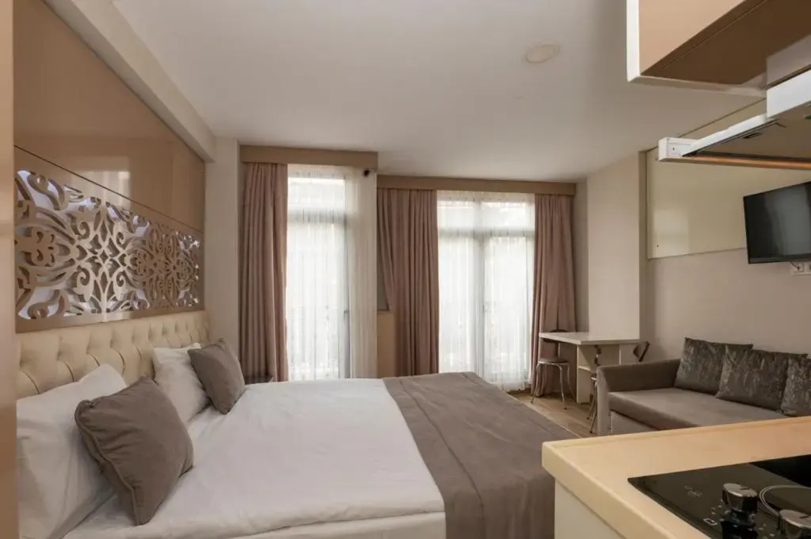 Отель Taksim Peri Suite