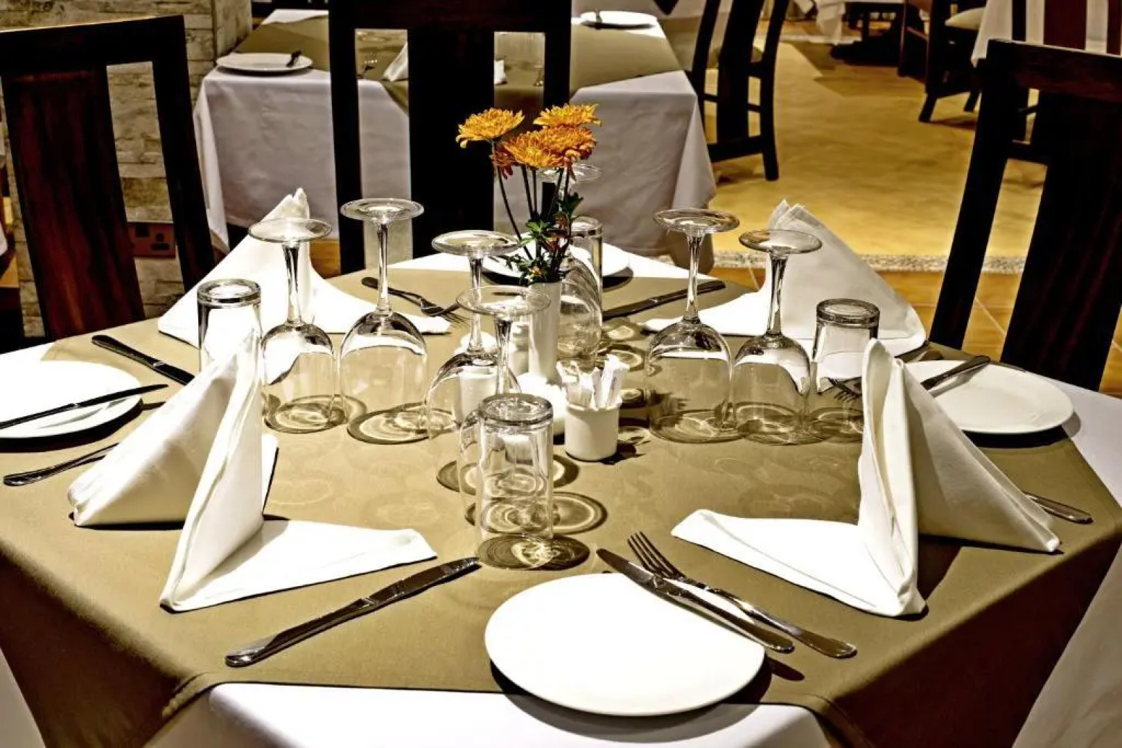 Magna Hotel and Suites