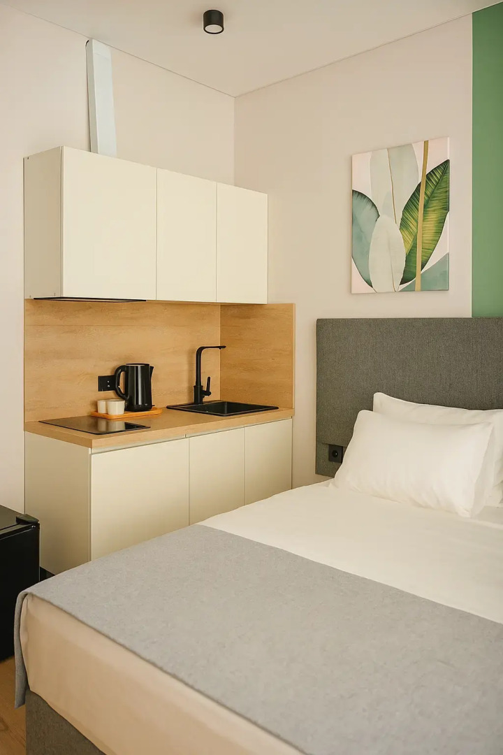 Отель Манон