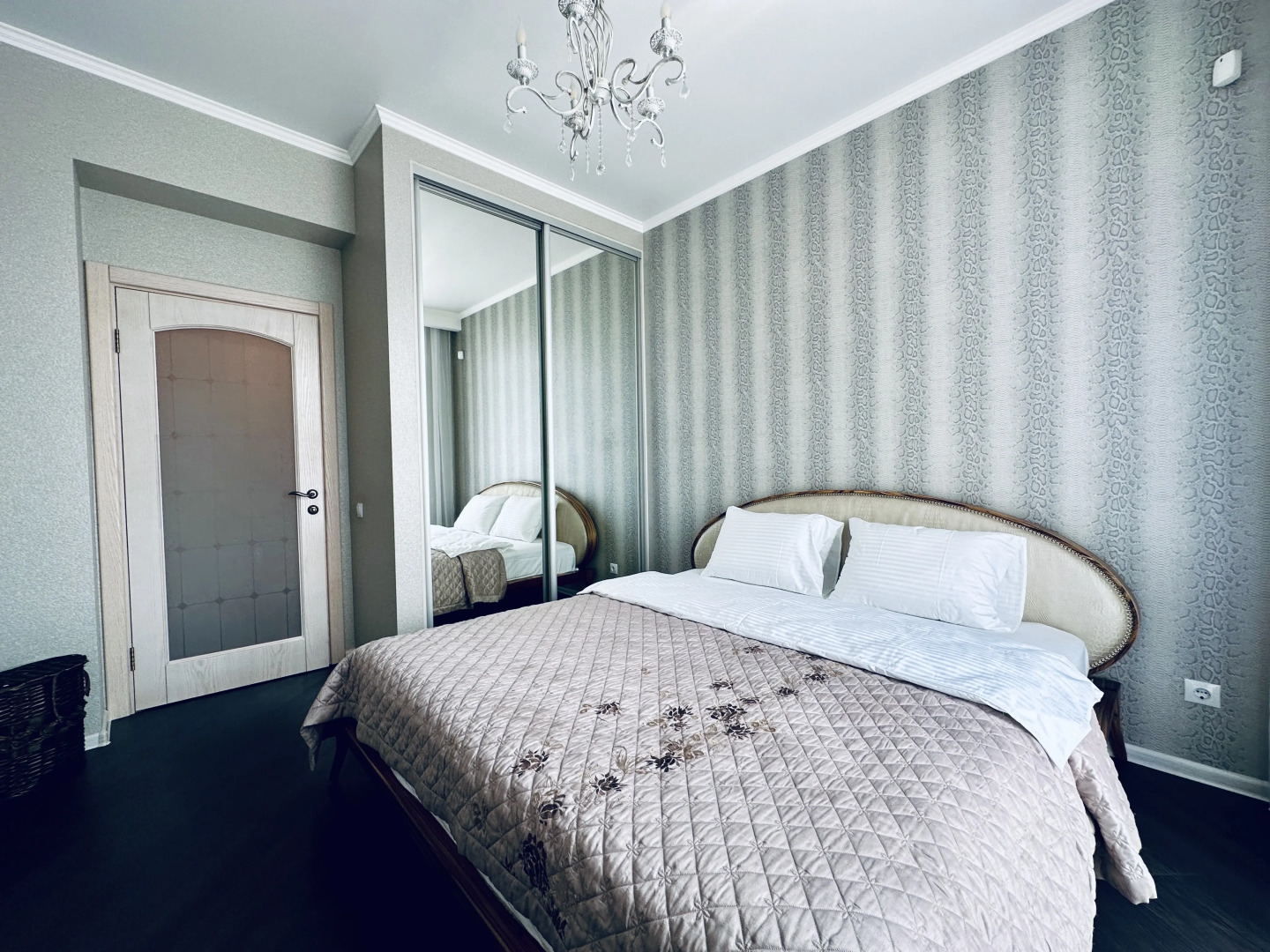 Апартаменты Unique Apart Гарден в Самом Центре Кемерово на Главной Прогулочной Улице Весенней 16