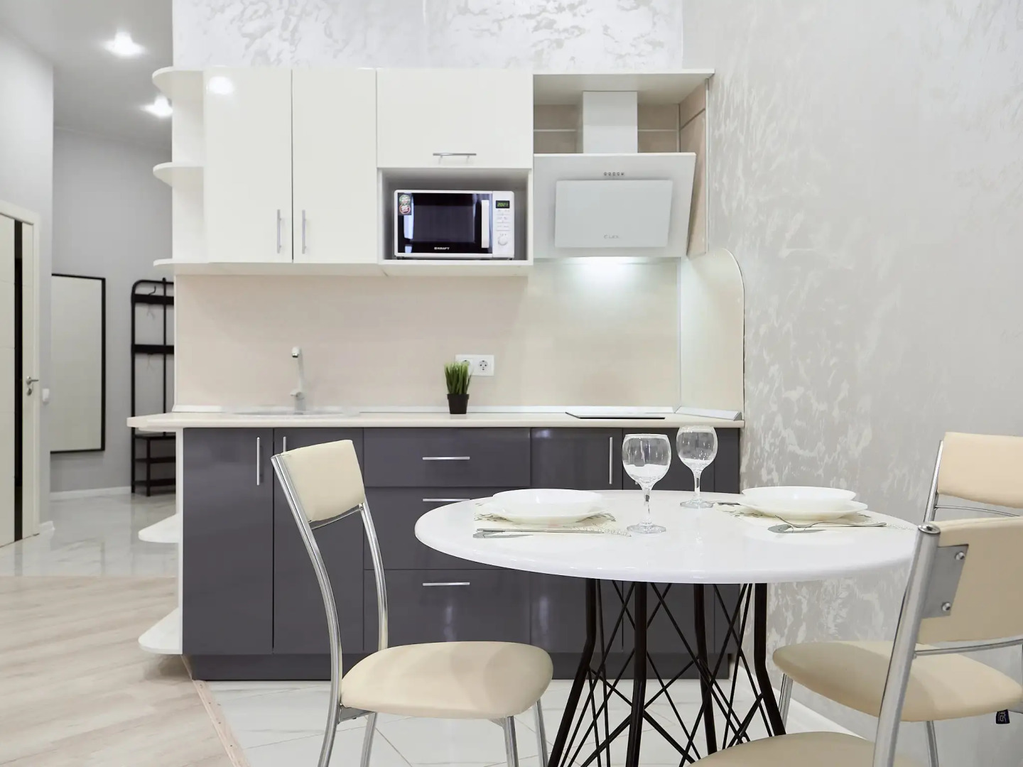 Апартаменты Орхидея от Ирины Савельевой + В самом центре города сразу у Курортного бульвара + С видом на горы + Весь город у ваших ног!