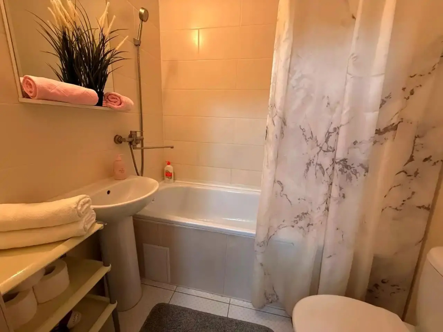 Квартира GoldApart Академика Макеева 20