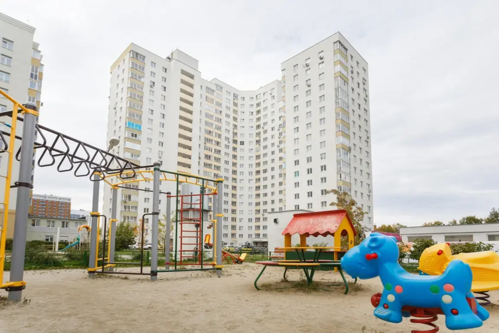 Квартира Монохром Гостиный Дворъ и Ко на Щорса 105