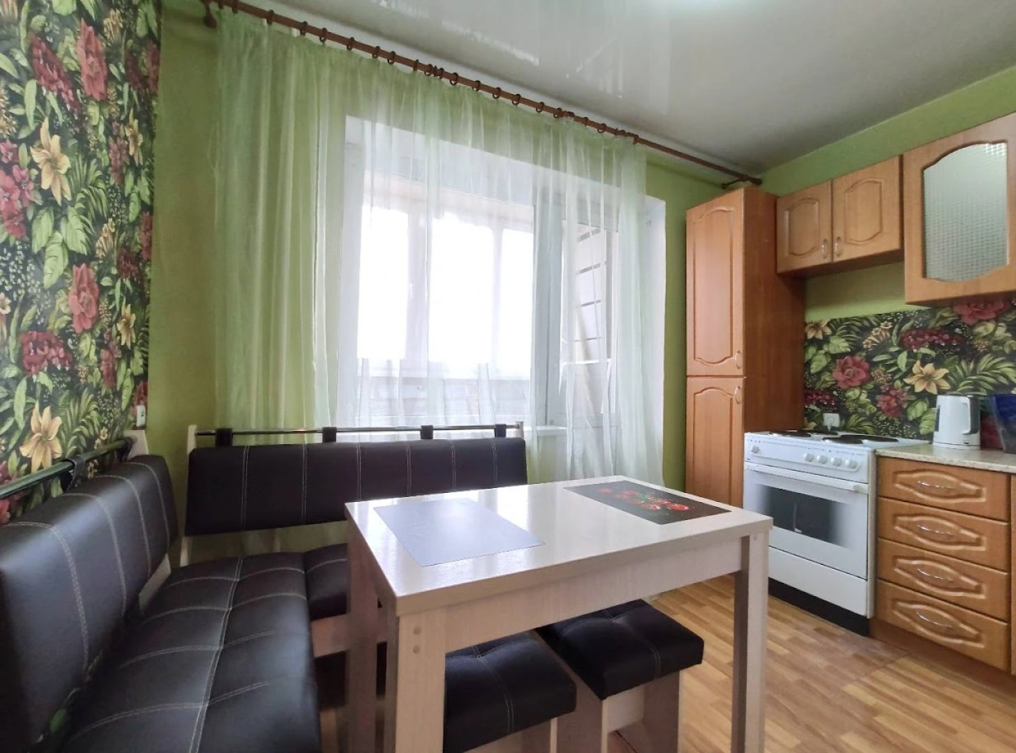 Квартира рядом с Мнтк им. Федорова и Ск Заря