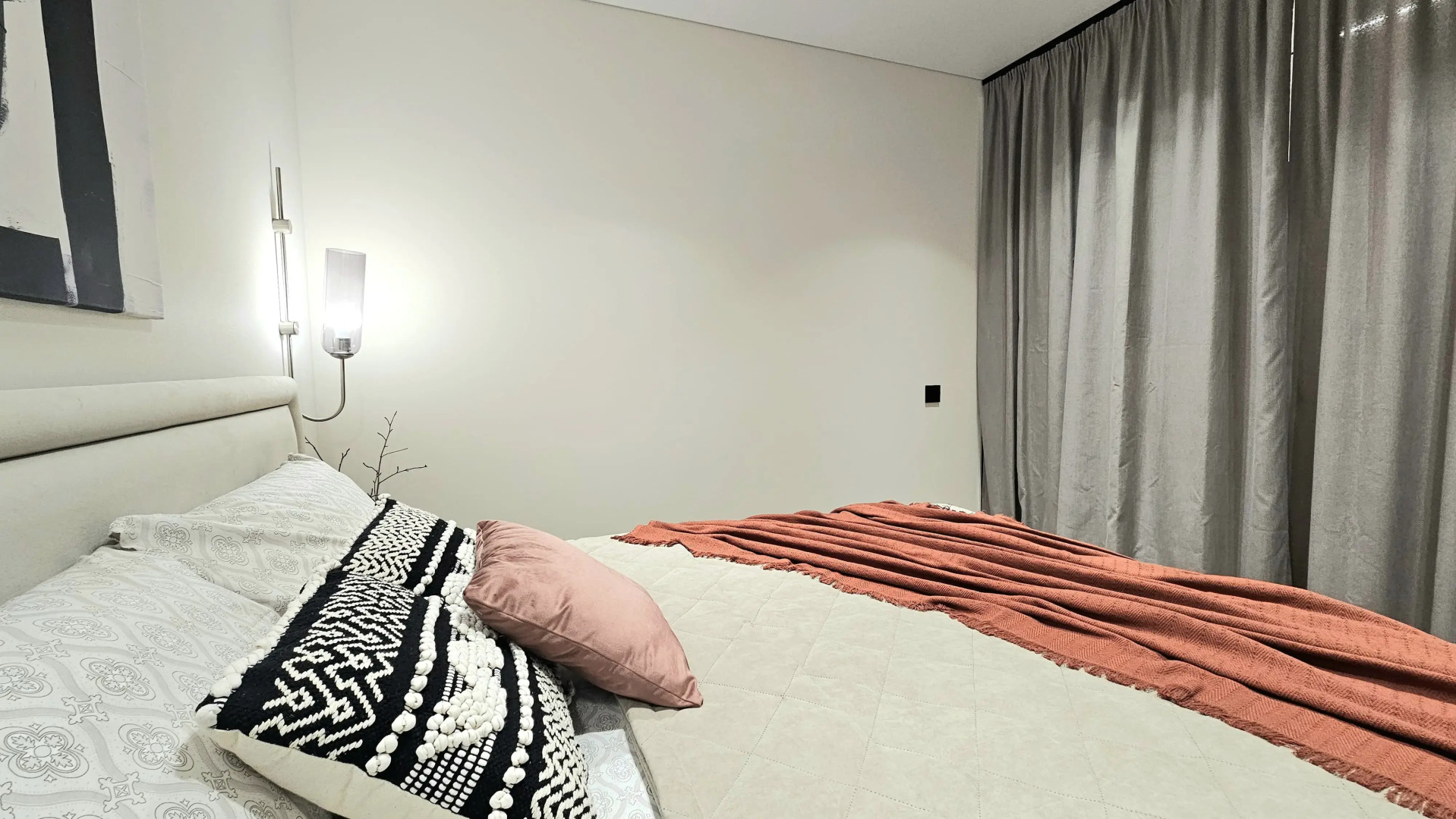 Квартира с Дизайнерским Ремонтом в Центральной Части Города от Urban Apartments