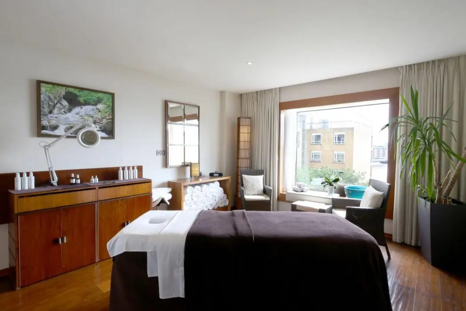 Canary Riverside Plaza Hotel