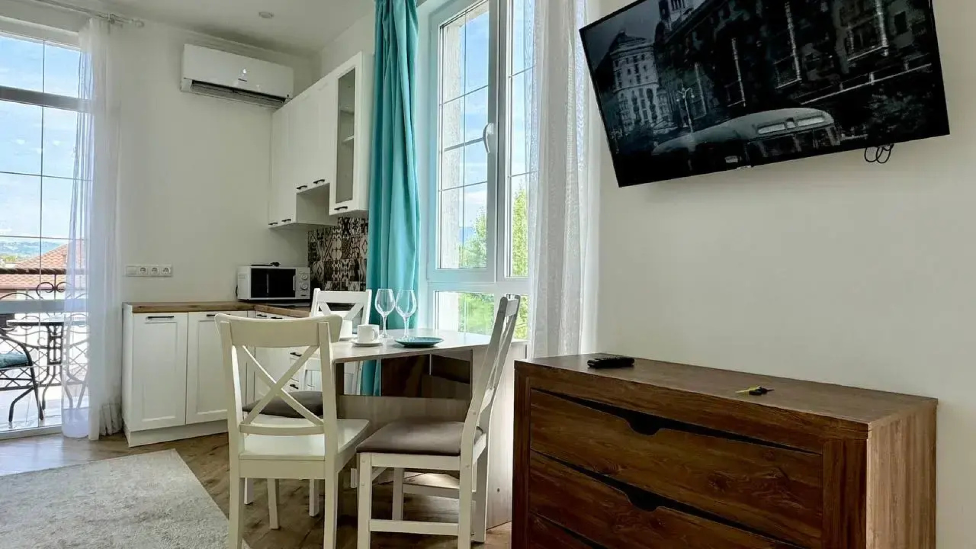 Квартиры с балконами и видом на горы на Мелетяна 5а 2