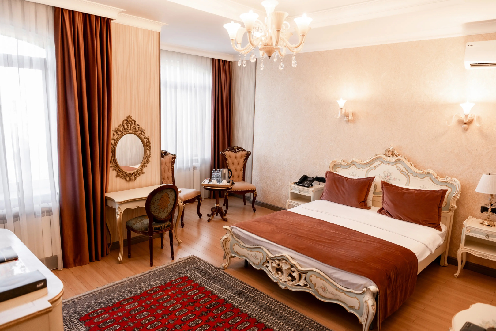 Отель West Inn Palace