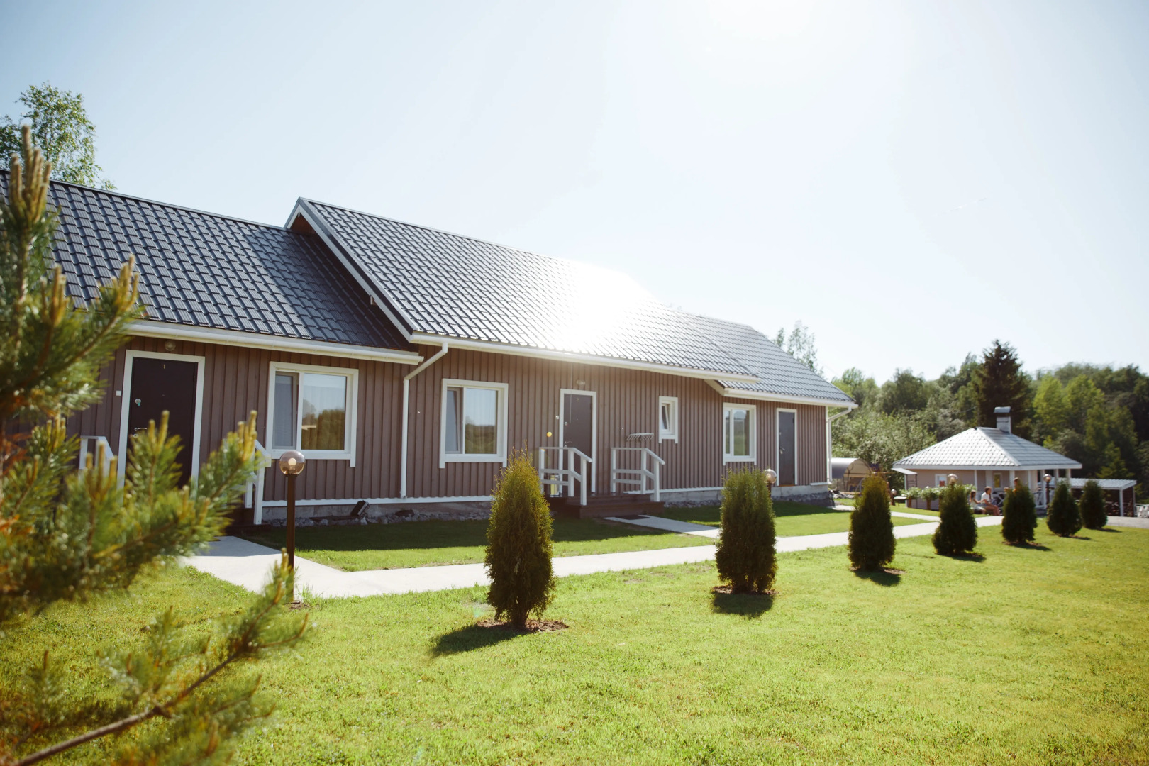 Частный дом у реки