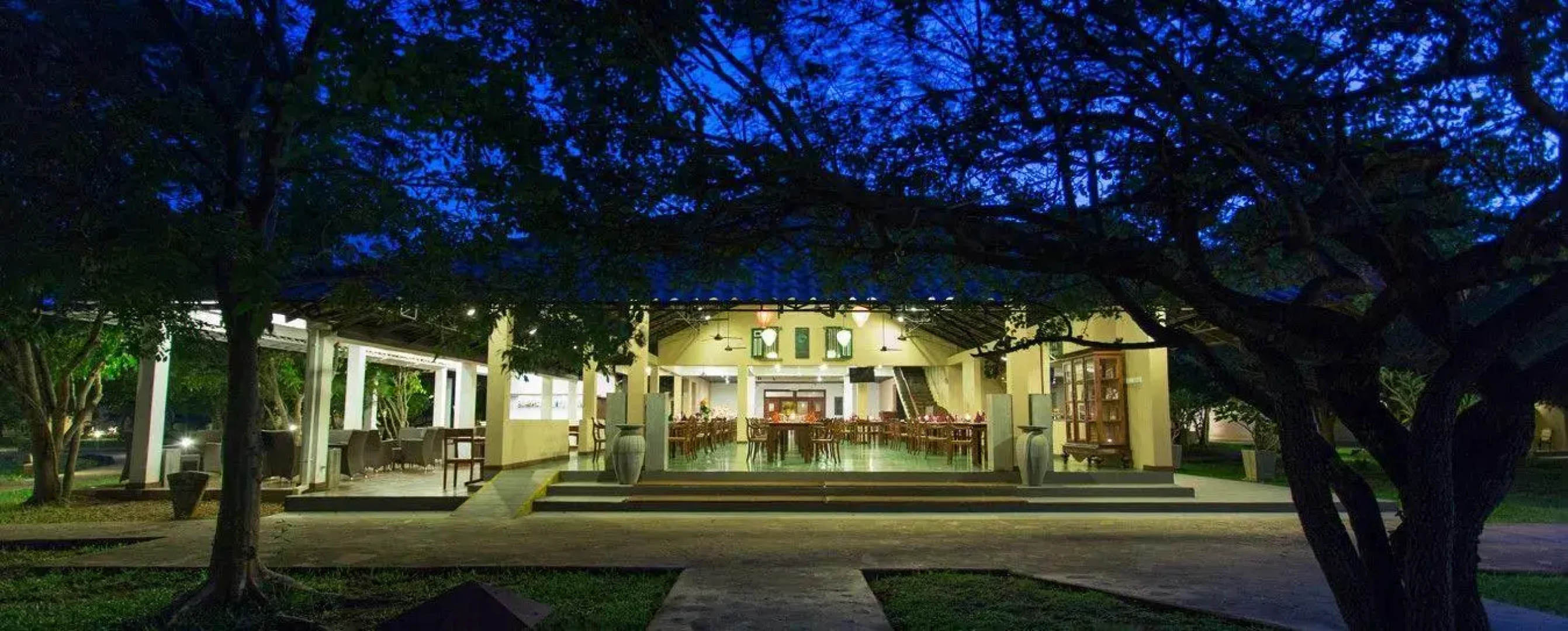 Отель Kassapa Lions Rock