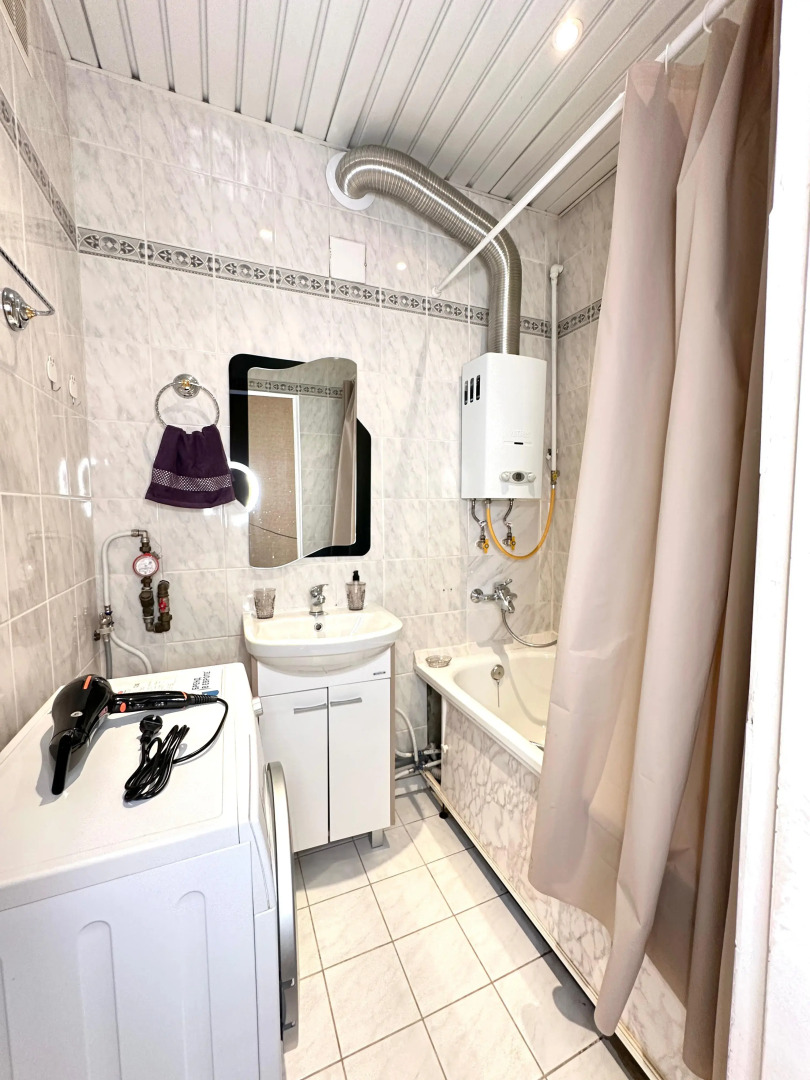 Квартира Уютная Двухкомнатная с Балконом в Центре Города