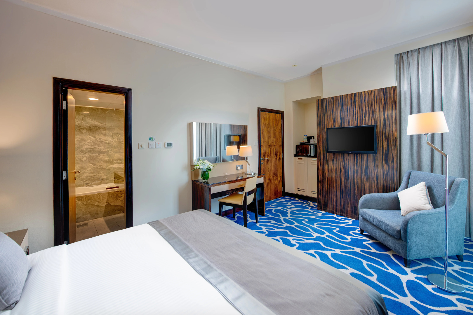 Отель HAWTHORN EXTENDED STAY BY WYNDHAM ABU DHABI