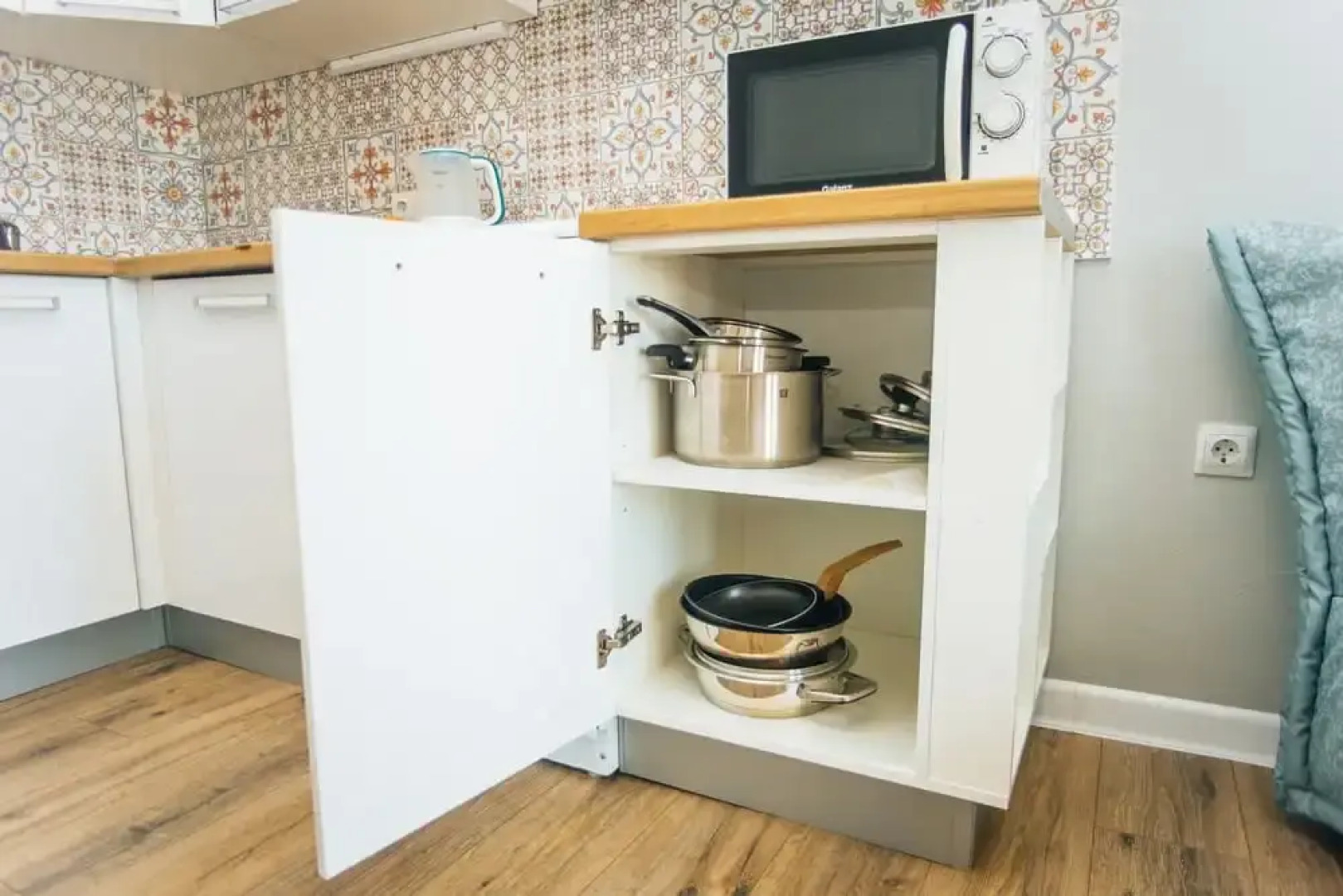 Апартаменты Uzorapart Просторная Евродвушка у Пляжа Алексино с Видом на Закат