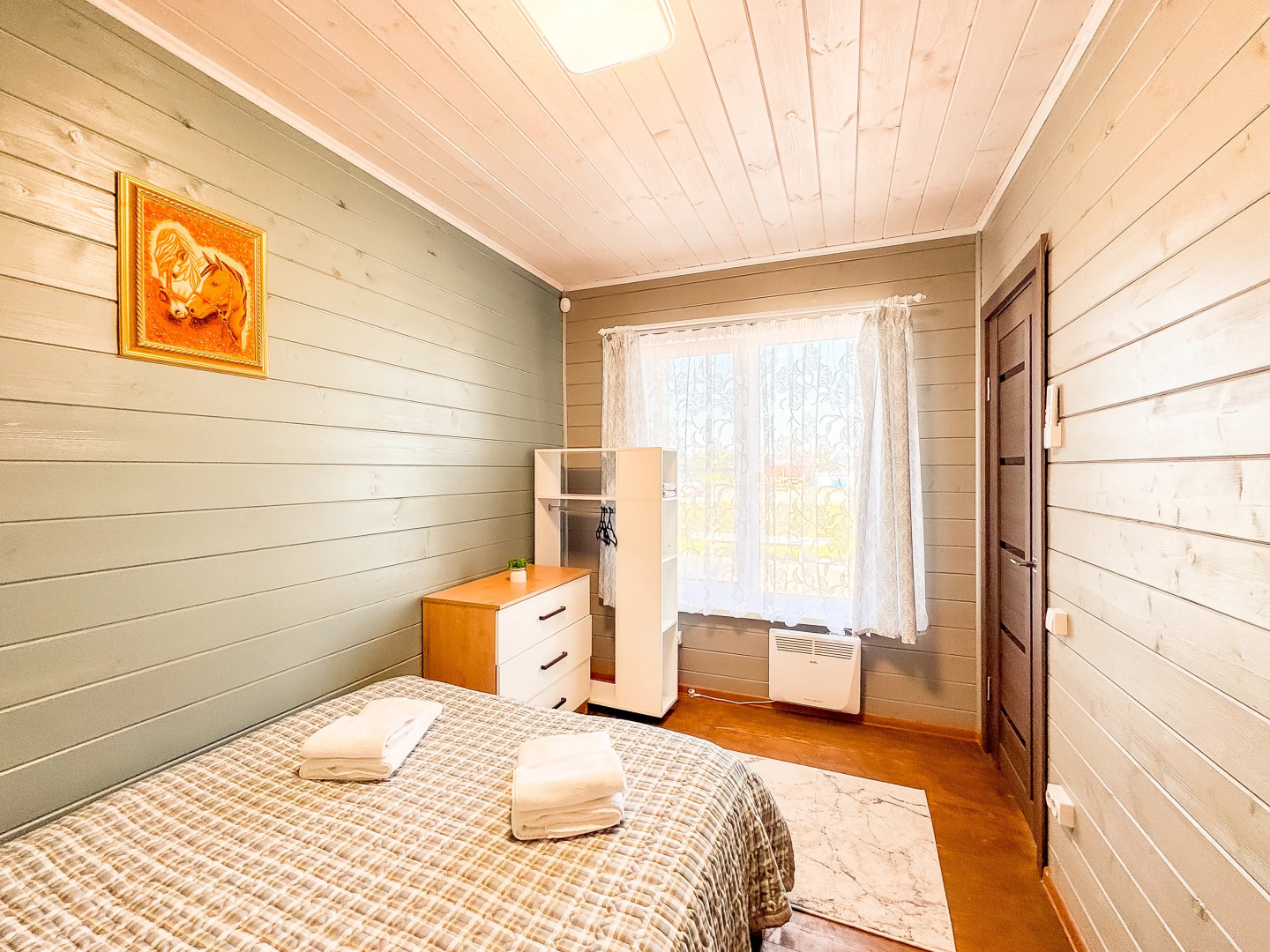 Частный дом Небольшой дом у озера