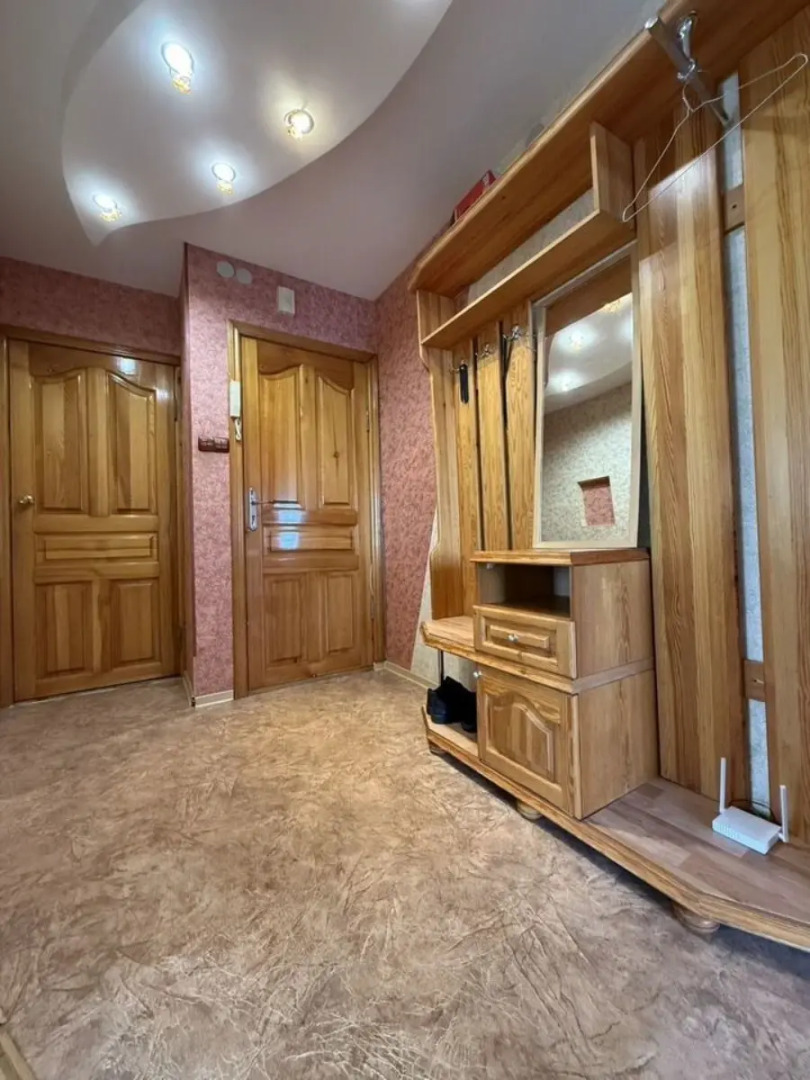 Квартира 3-комнатная на Строительной 8