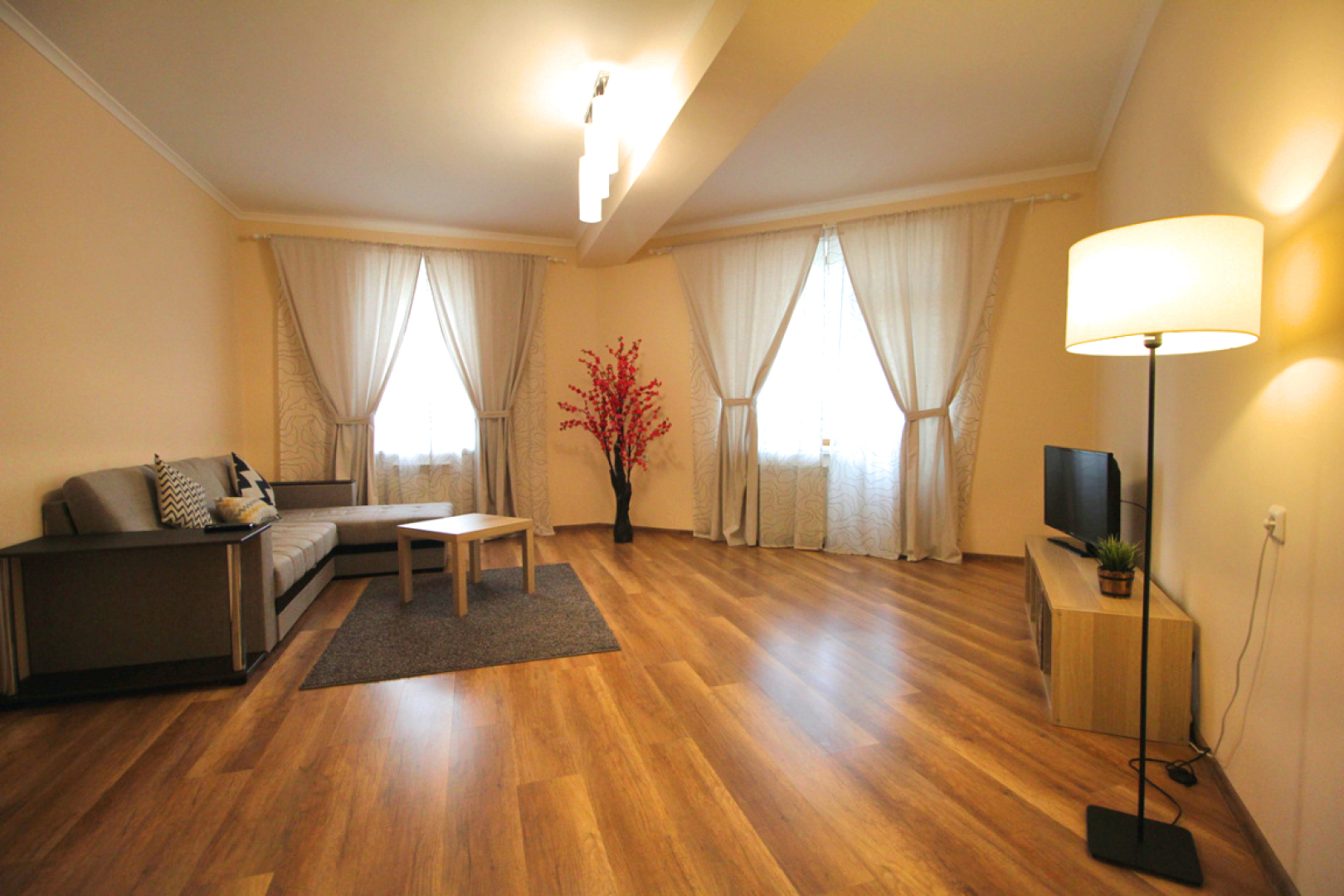 Апартаменты 2-комн Квартира 90 м2 на Булгакова by Sutki26