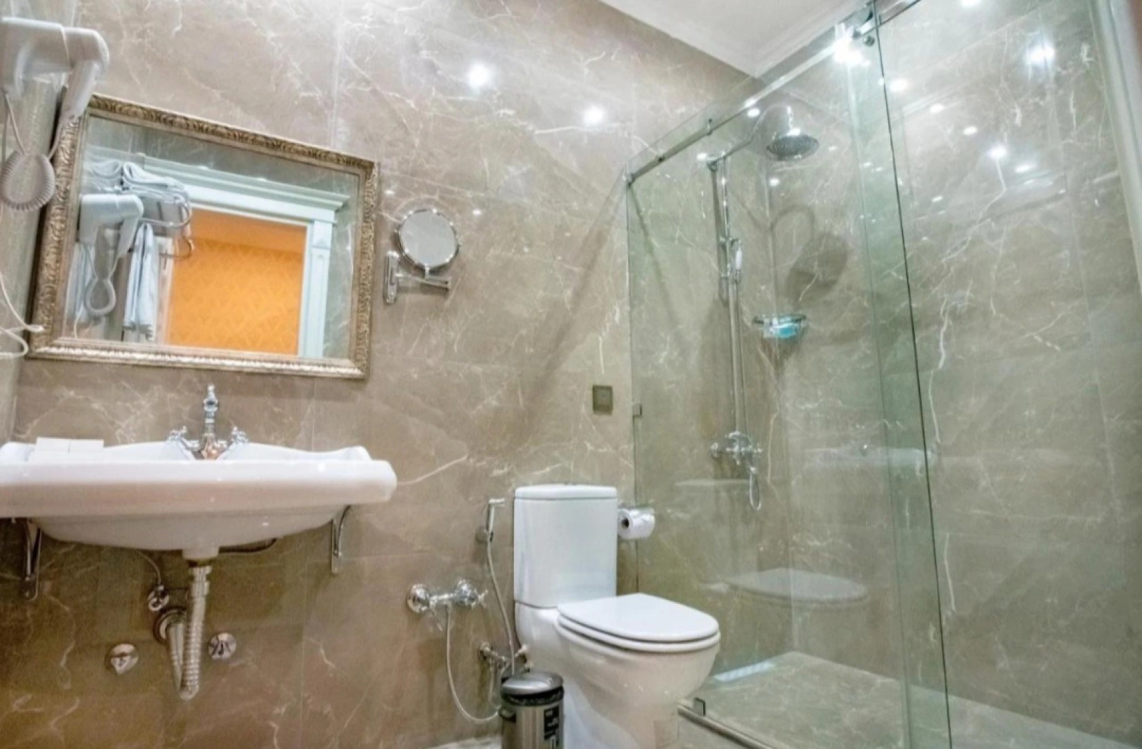 Отель NH Old City Hotel