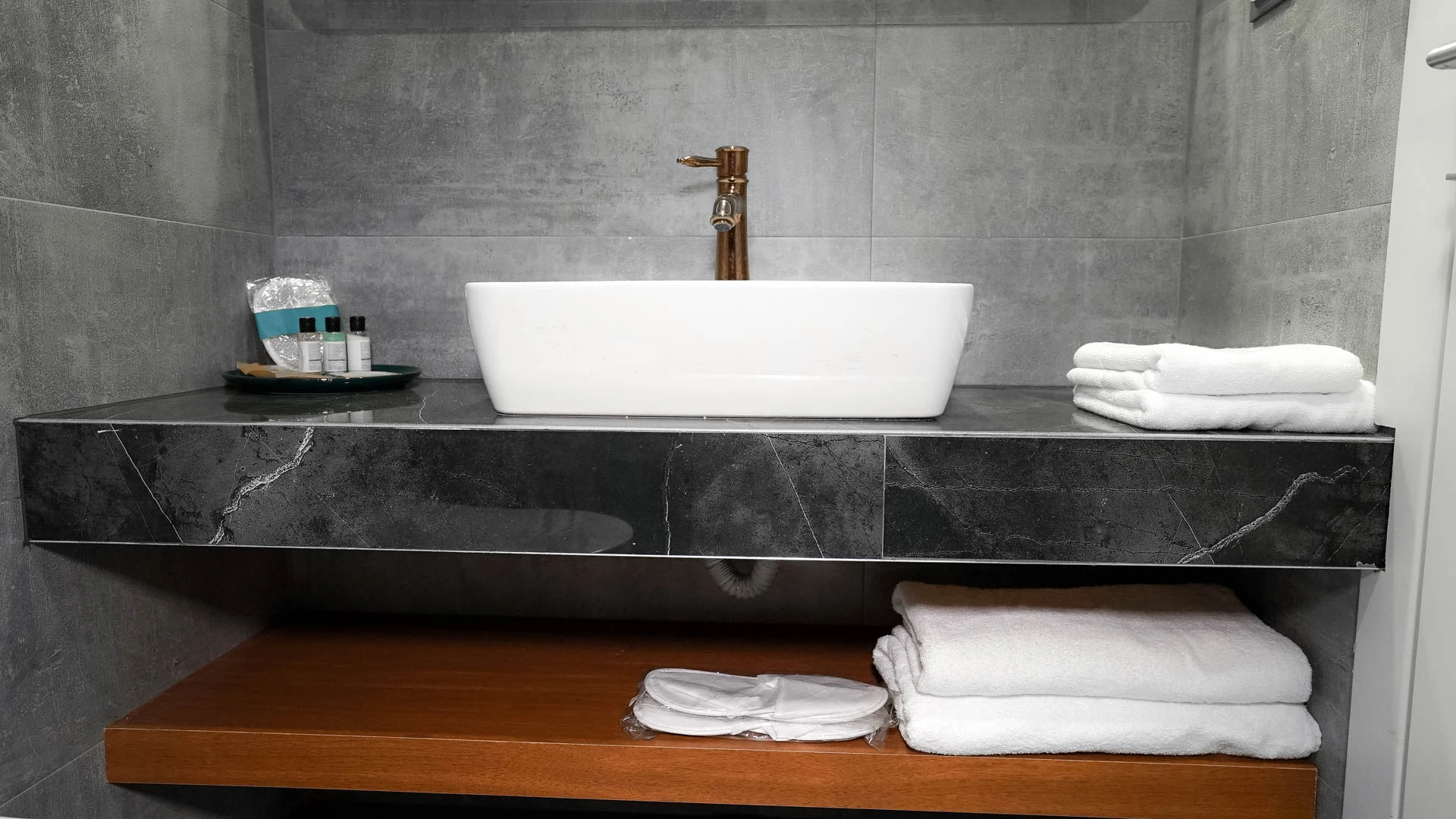 Отель Homey Airport