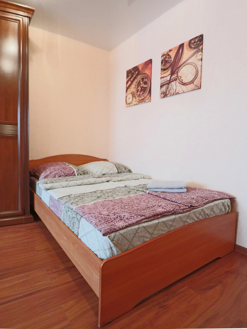 Апартаменты Granada Тихая уютная однокомнатная с шикарным видом на город и пруд