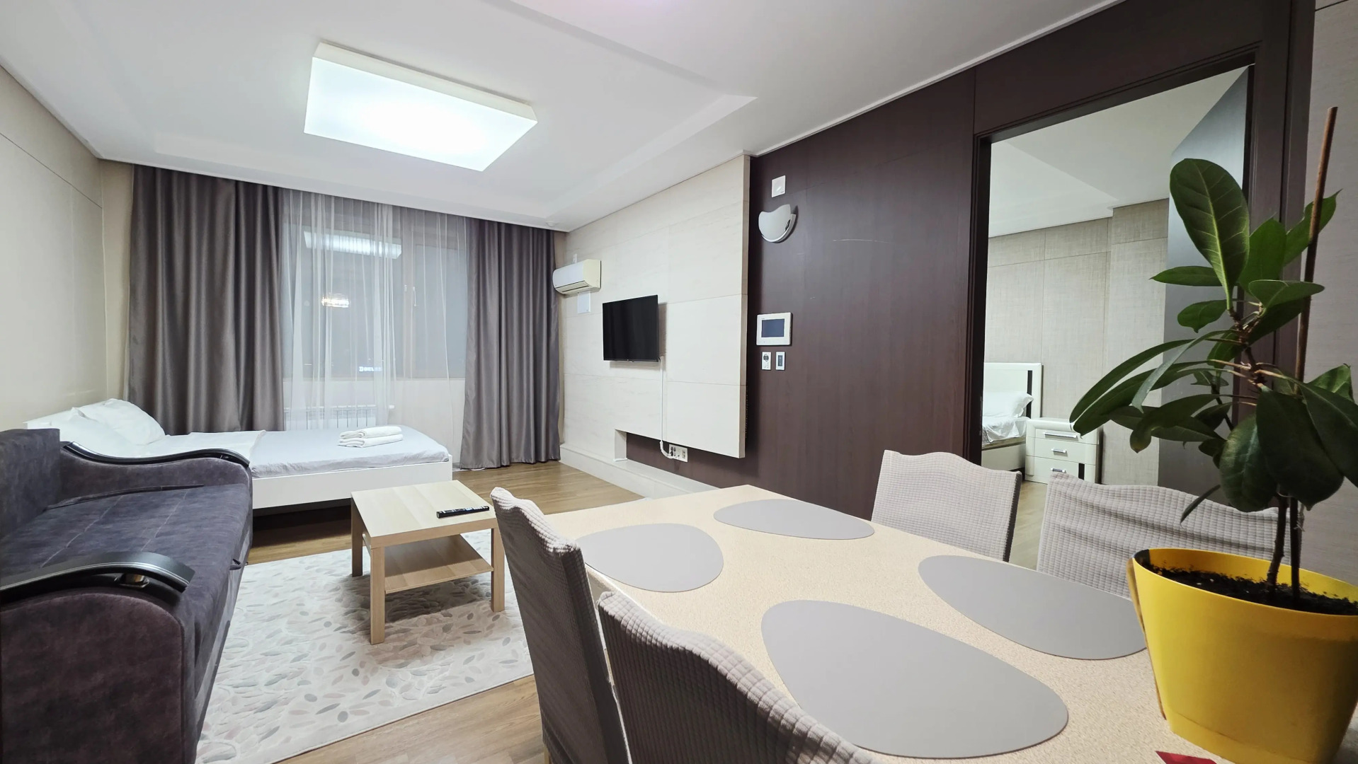 Апартаменты Luxury возле посольства США 19эт. 2х комн.кв с шикарным видом на Мечеть Хазрет Султан