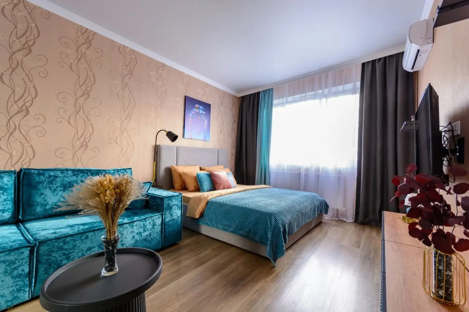 Квартира с панорамным видом на город рядом с парком Галицкого. Сеть Мята