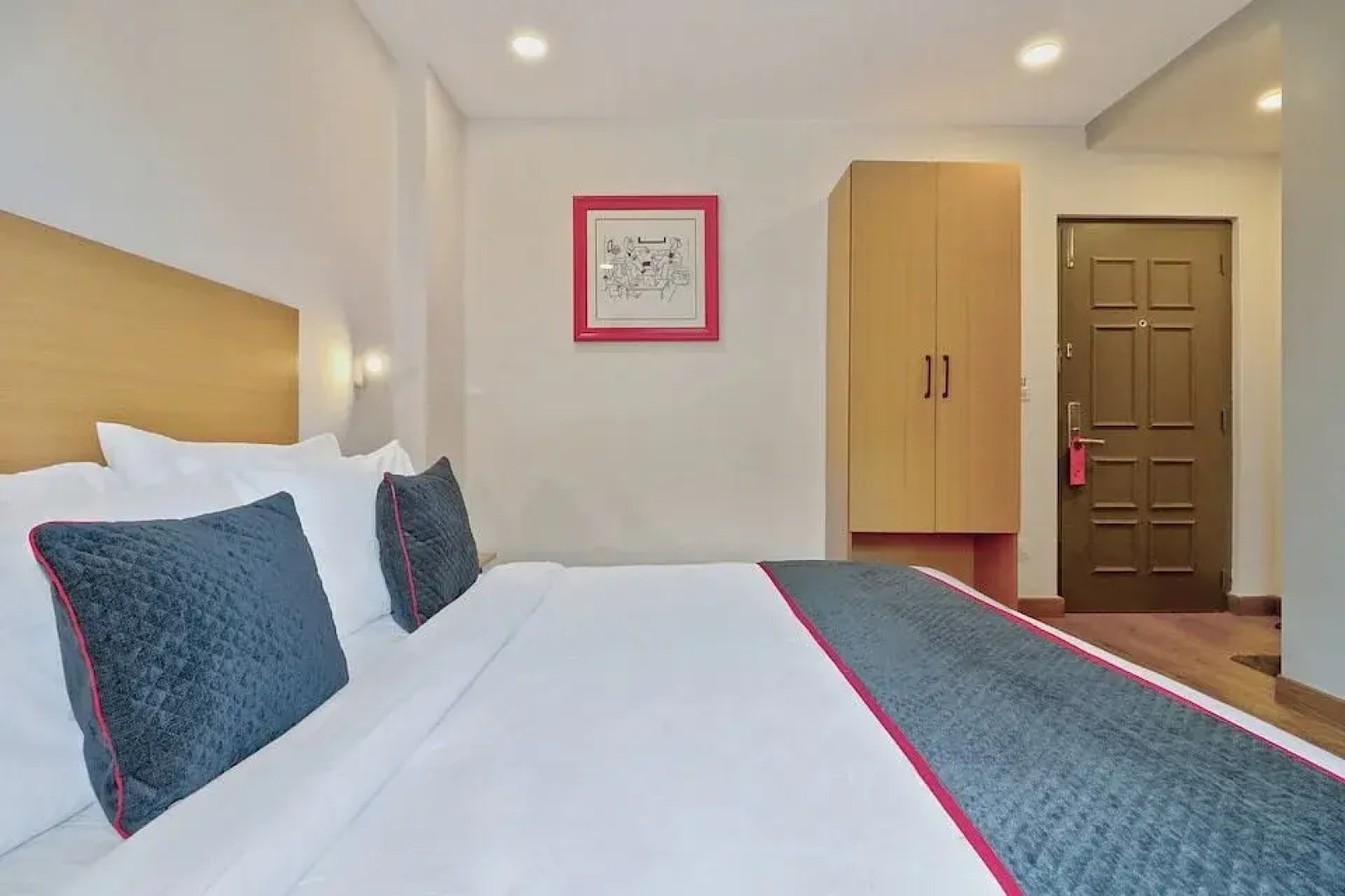 Отель Consulate By Book Meri