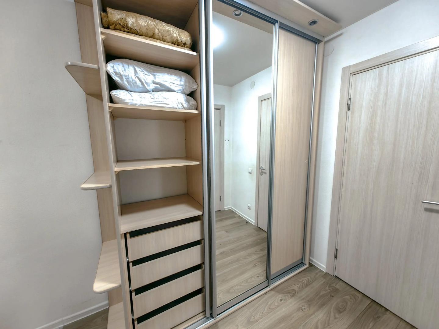 Квартира Вместительная у МРНЦ им. Цыба