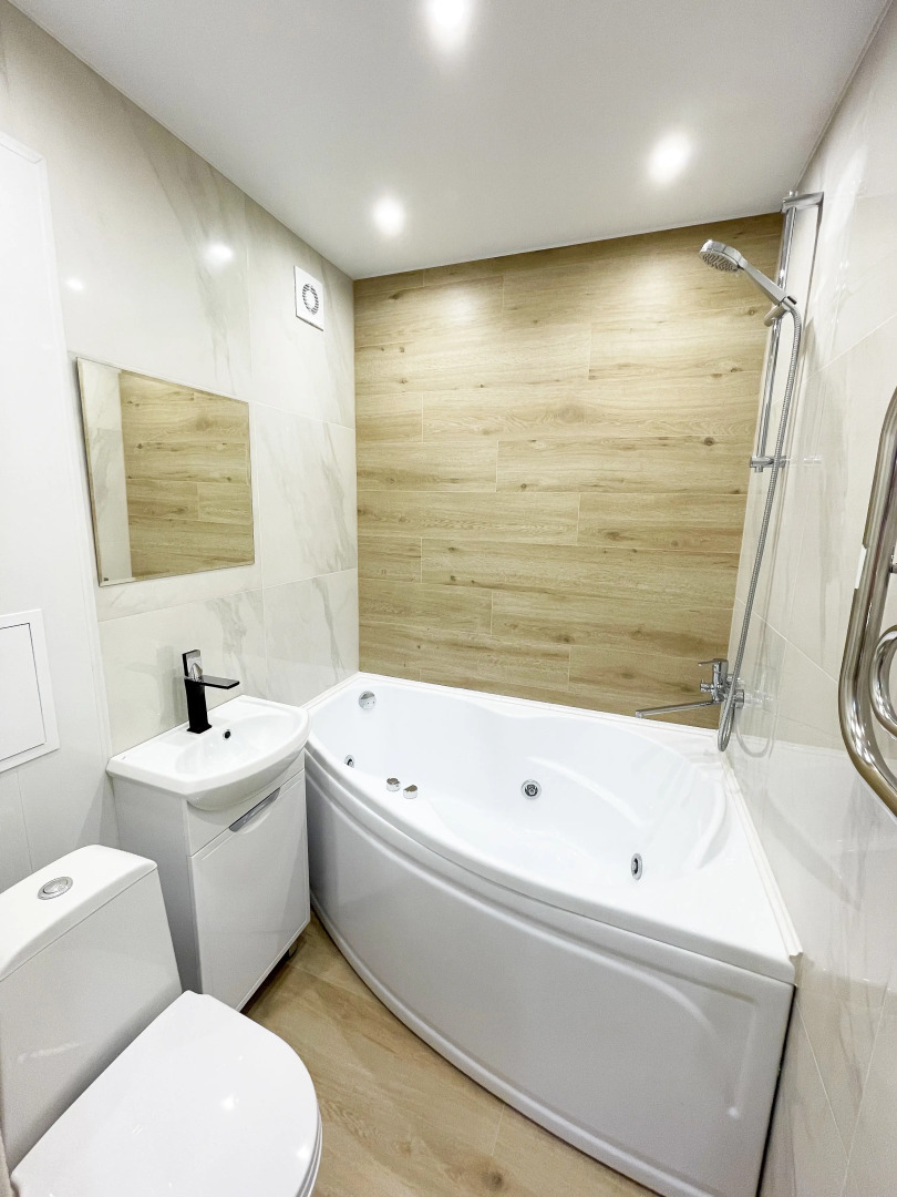 Апартаменты Люкс с Джакузи на Иртышской Набережной 27