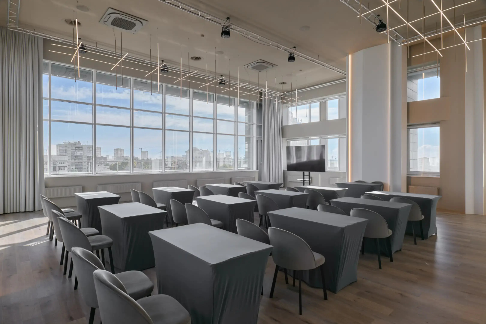 Отель SLIDE Bleisure & MICE