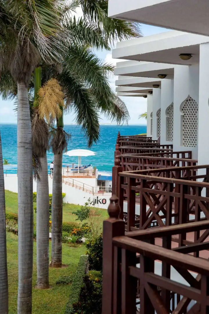 Отель Golden Tulip Dar Es Salaam