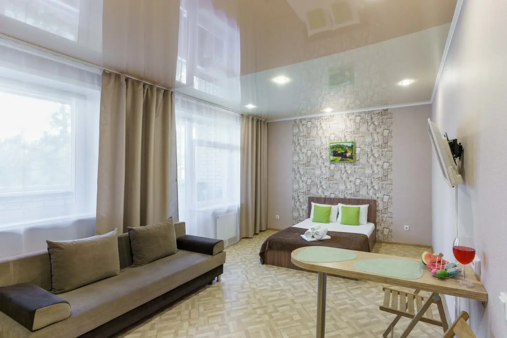 Апартаменты студия в новом доме в центре Тюмени