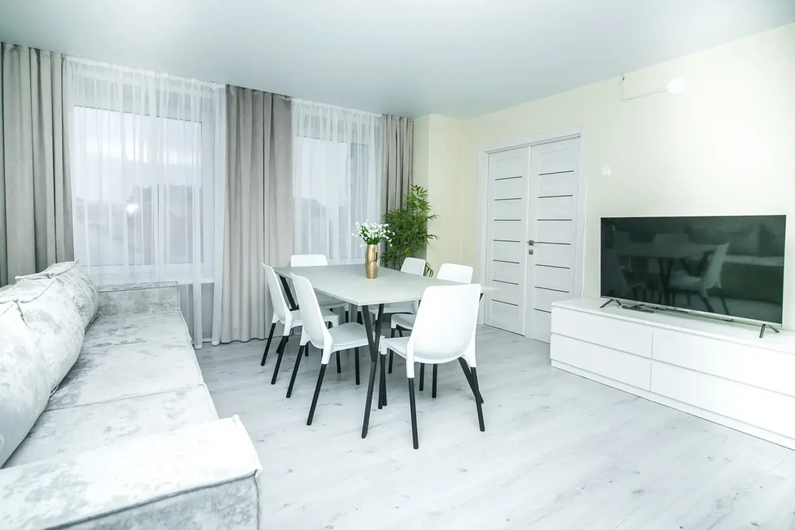 Апартаменты 4 комнатные Немига 6 Центр!