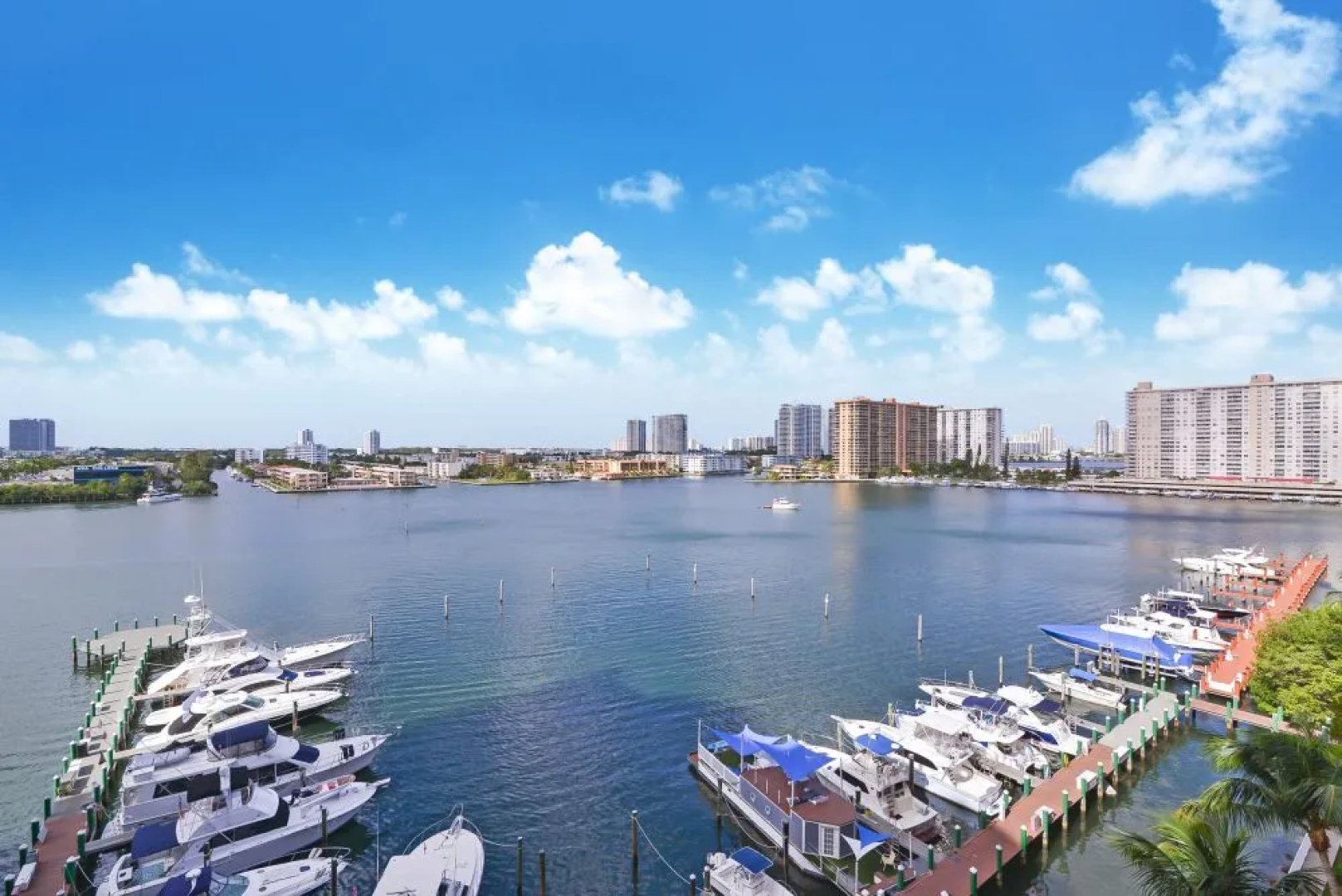 Апарт-Отель Intracoastal Yacht Club