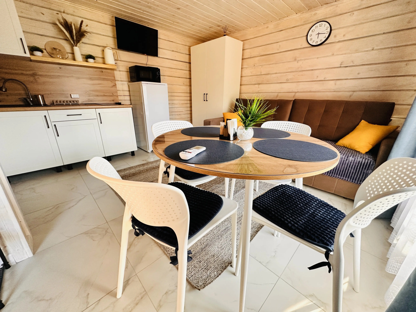 Гостевой дом из бруса, с бассейном и мангалом