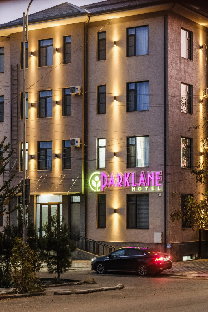 Отель Parklane