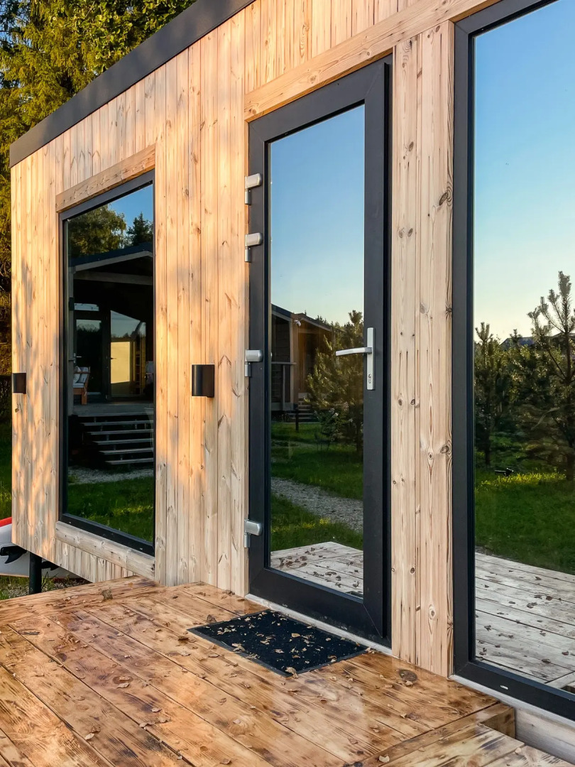 Частный дом с баней и чаном у воды и леса