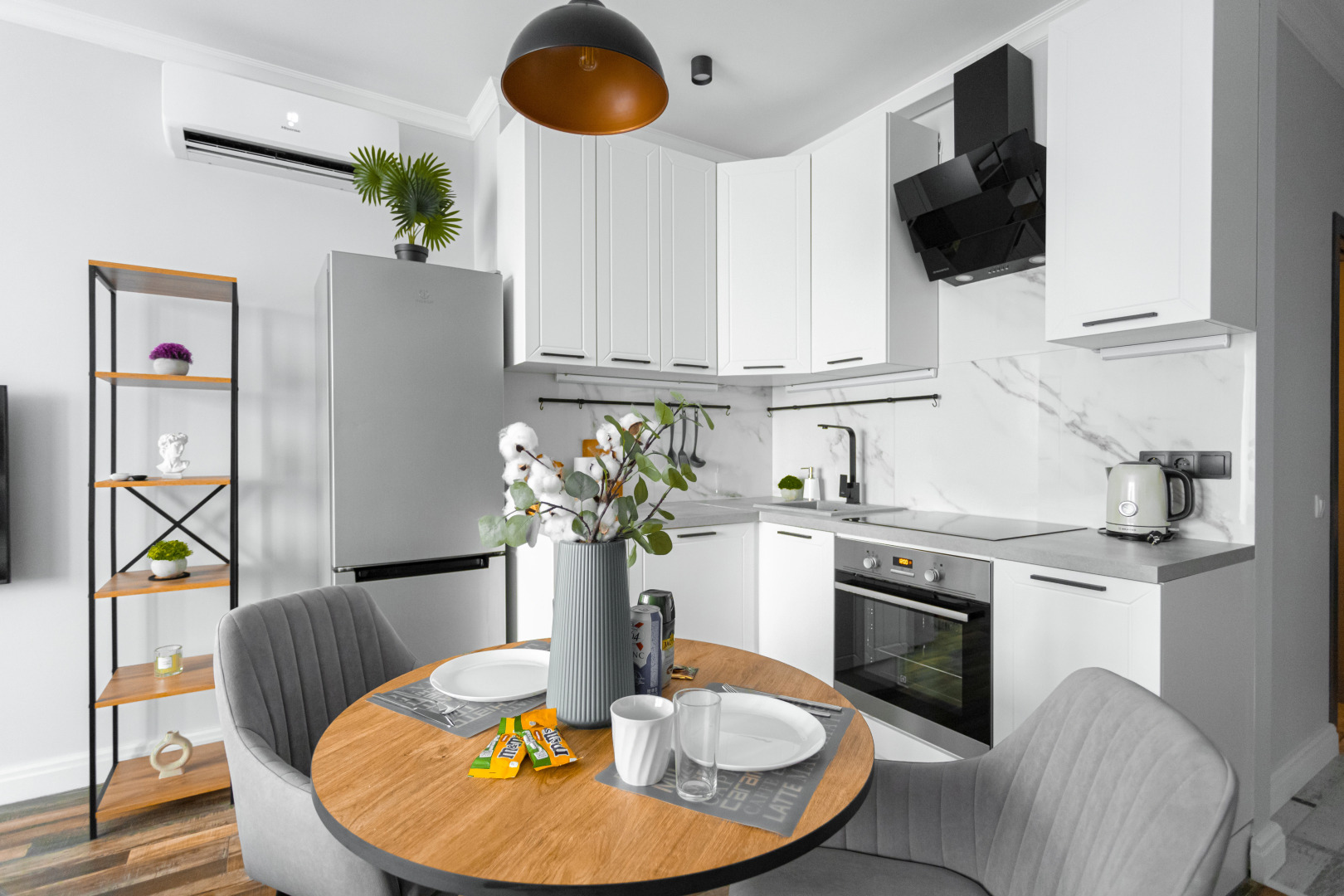 Апартаменты Lalapart Gray stone на 30 этаже небоскреба Савеловский Сити