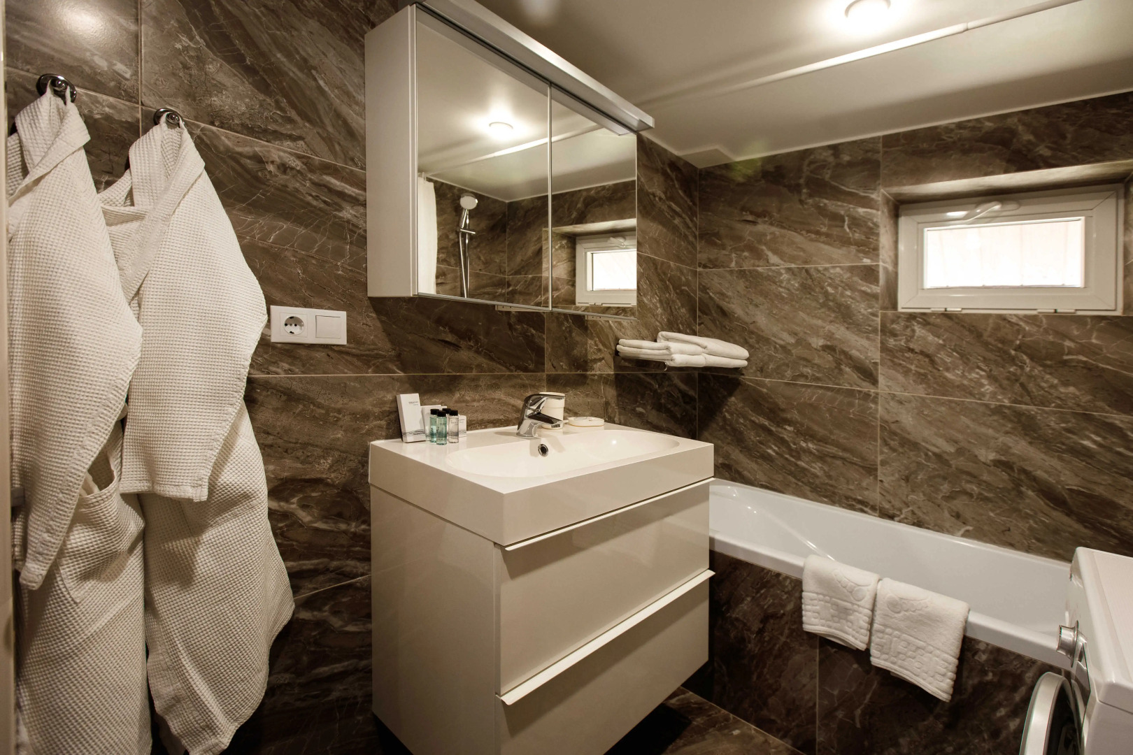 Апартаменты с отдельной спальней и балконом