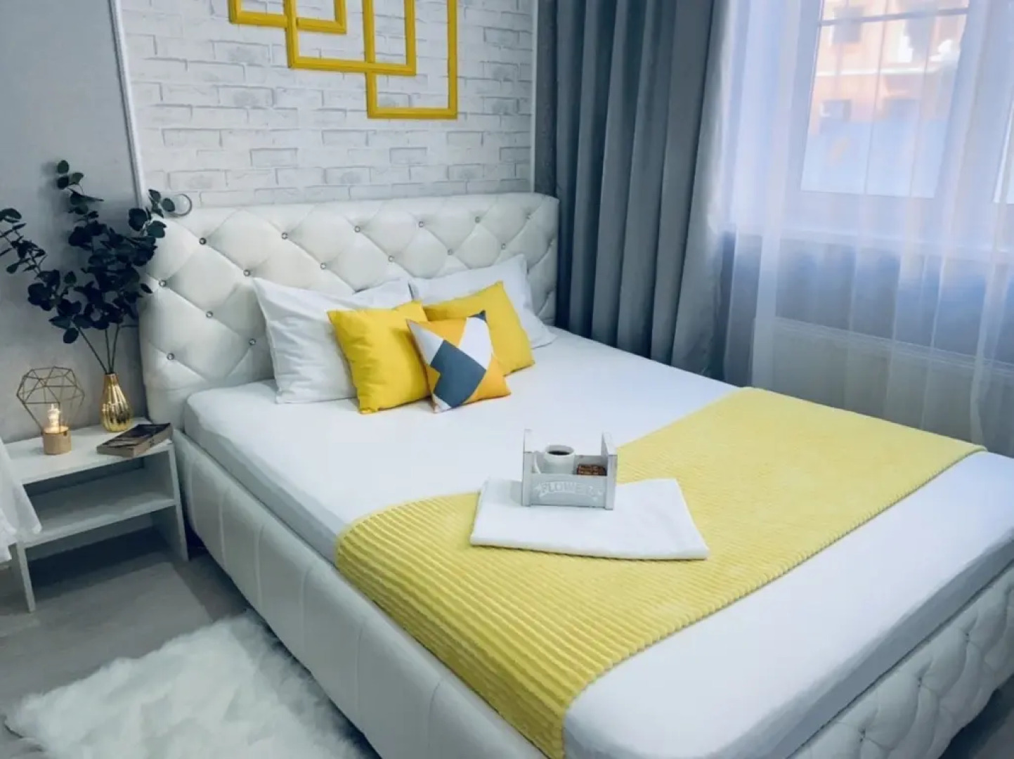 Студия Лимон возле парка и лебединого озера