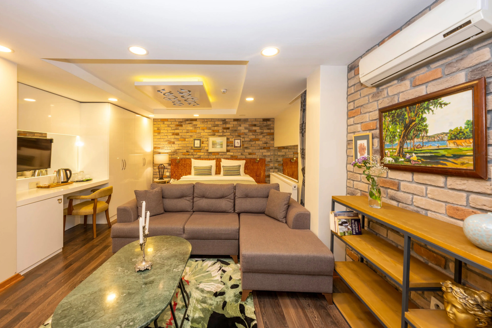 Отель The Marions Suite