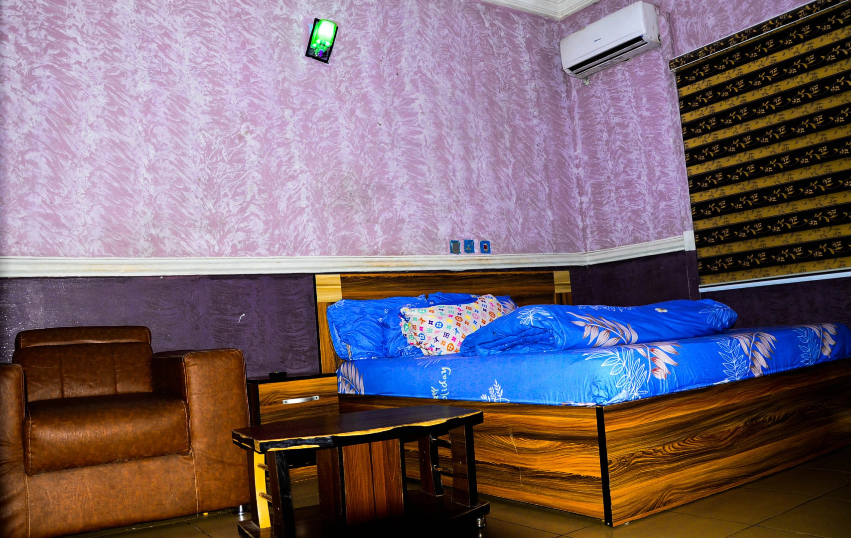 Отель LAKE SIDE HOTEL WARRI