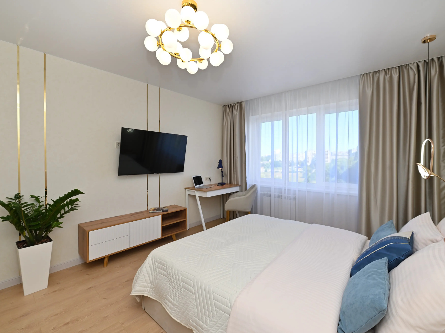 КвартираKenig Holidays 3-к в центре Рыбной деревни у Кафедрального собора